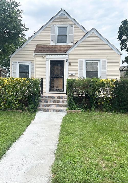 7630 266th St, New Hyde Park, NY, 11040-1406 | Card Image