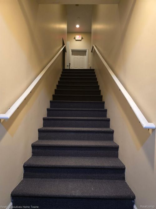 50706 Van Dyke Ave, Shelby Twp, MI, 48317-1363 | Card Image