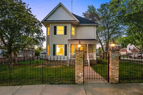 205 Ford St, Anamosa, IA, 52205-1935 | Card Image