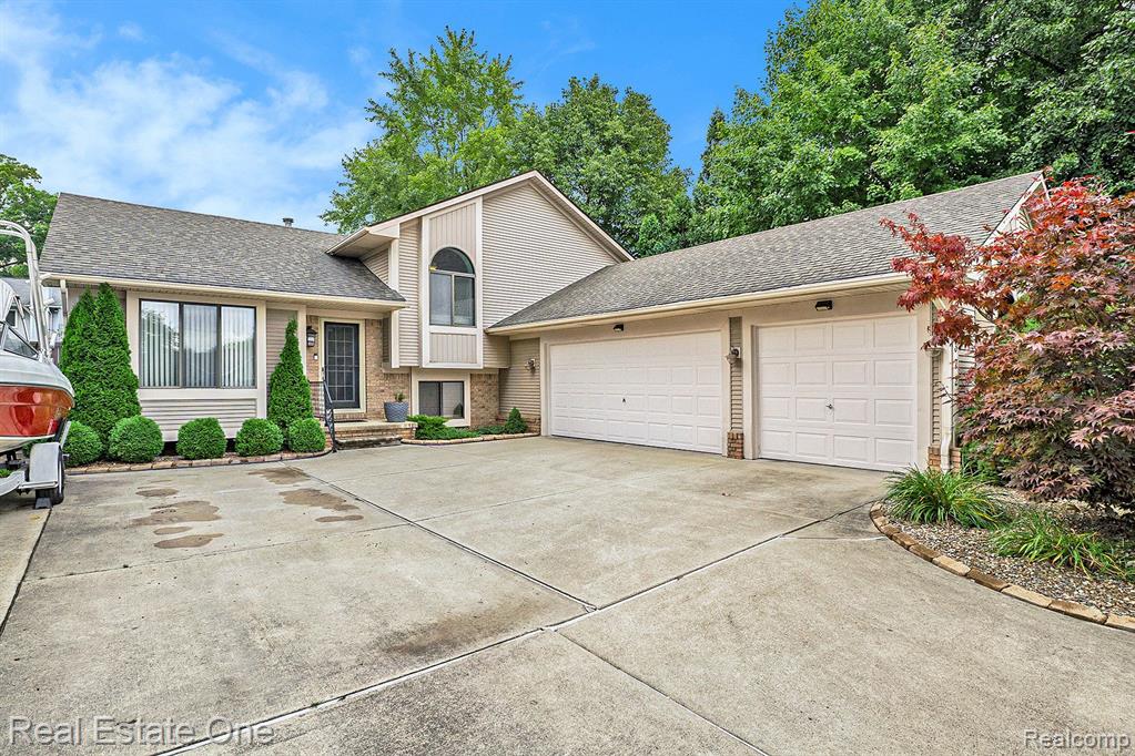 Woodbourne Dr, Waterford, MI 48329 #1