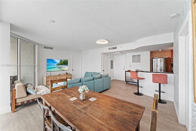 APT-1404 - 1881 79 Th Street Cswy, Condo with 2 bedrooms, 2 bathrooms and null parking in North Bay Village FL | Image 6