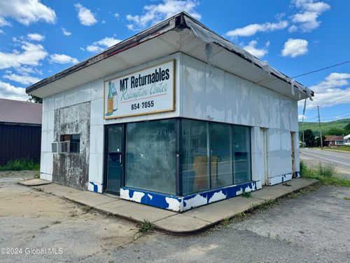 2 Saratoga Ave, Corinth, NY, 12822-1111 | Card Image