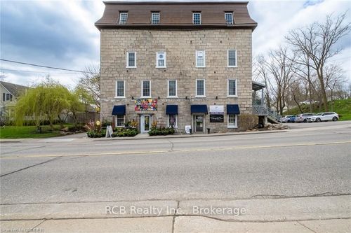 41 Main St S, Brant, ON, N0E1N0 | Card Image