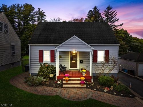 15 Oakwood Ave, Livingston, NJ, 07039-4120 | Card Image