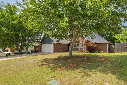 19 N Rockypoint Dr, Edmond, OK, 73003-4713 | Card Image