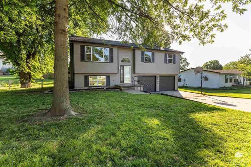 805 Davis Dr, Manhattan, KS, 66502-8015 | Card Image