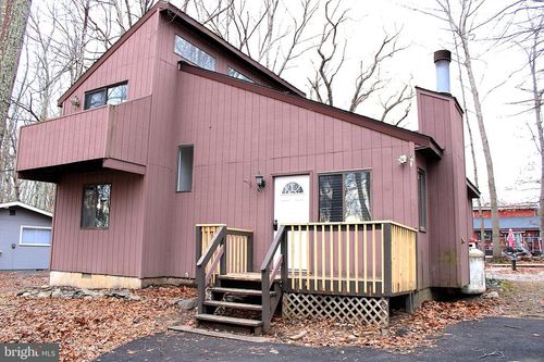 15 Hilltop Cir, East Stroudsburg, PA, 18302-9288 | Card Image
