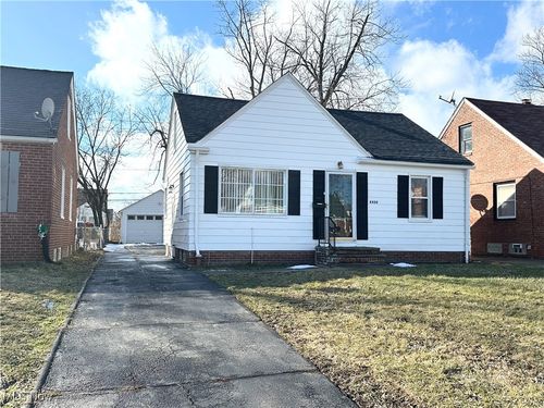 4400 Parkton Dr, Warrensville Heights, OH, 44128-3514 | Card Image