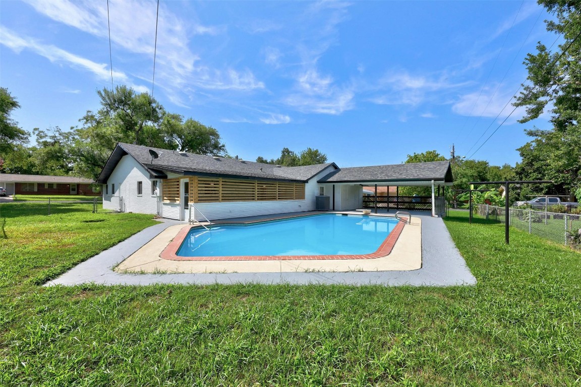 Pecan Dr, Elgin, TX 78621