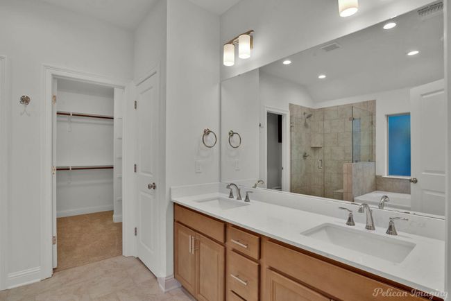 Primary Bathroom | Image 16