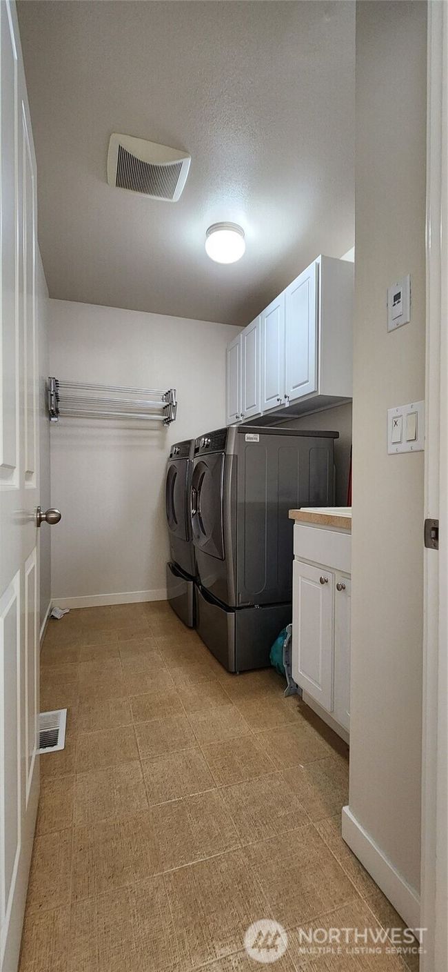 21902 43 Rd Dr Se, House other with 3 bedrooms, 3 bathrooms and null parking in Bothell WA | Image 32