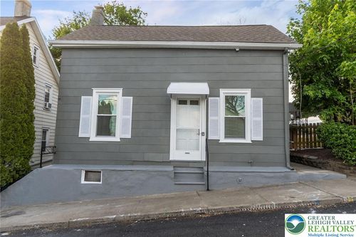 137 W 17th St, NORTHAMPTON, PA, 18067-1415 | Card Image