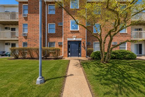 2b-1332 Cunat Ct, Lake In The Hills, IL, 60156-6134 | Card Image