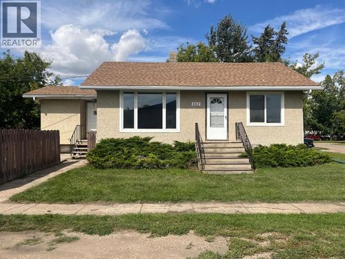 102 3 St E, Lashburn, SK, S0M1H0 | Card Image