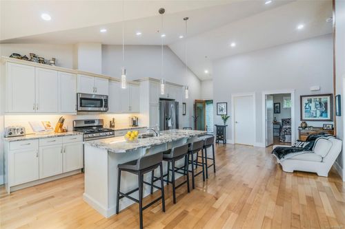 202-679 Terminal Ave N, Nanaimo, BC, V9S4K1 | Card Image