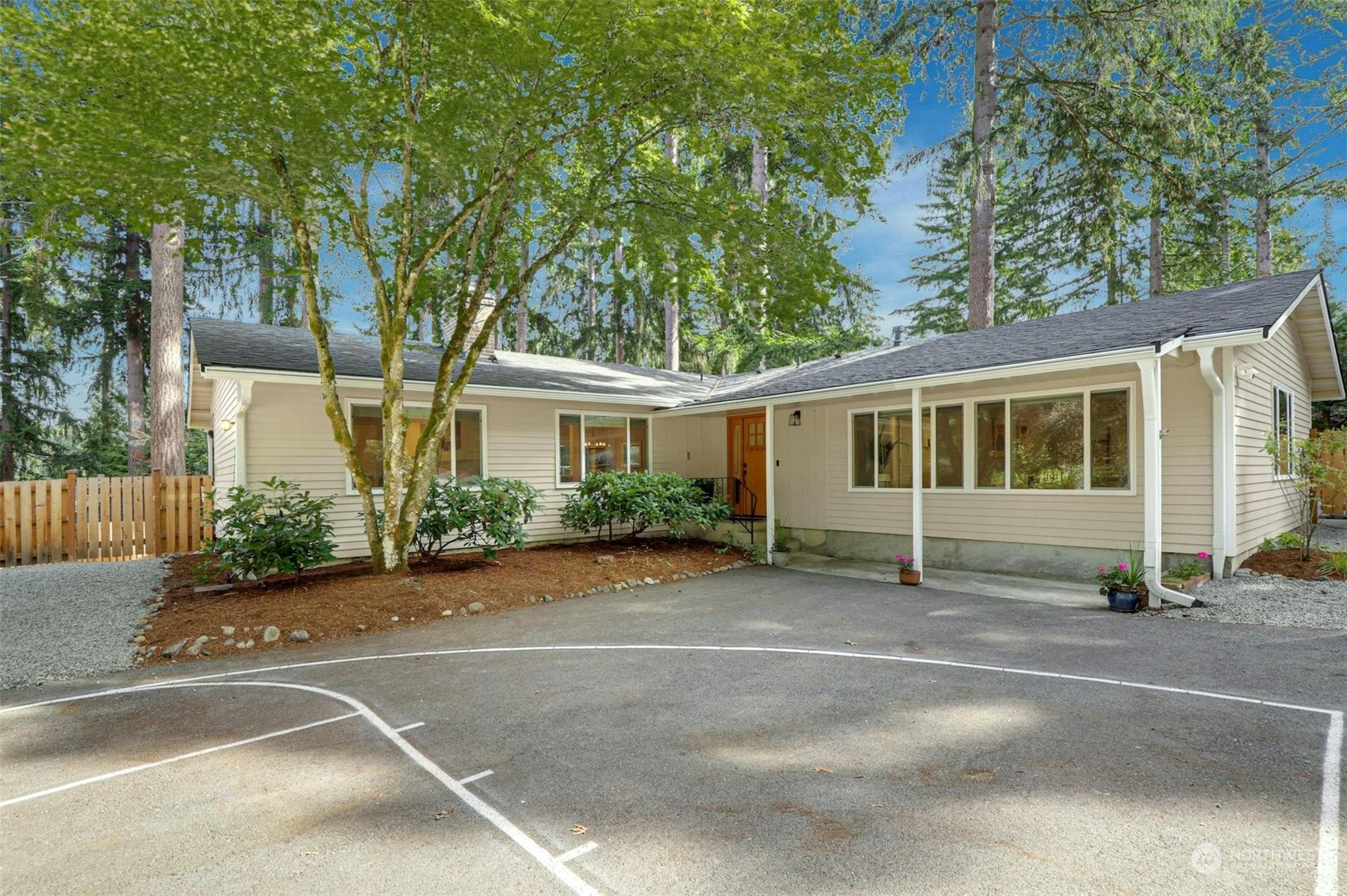 41st Pl, Bellevue, WA 98006