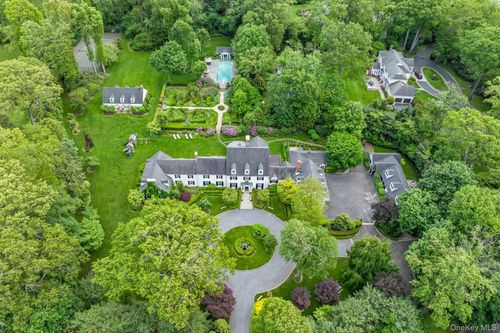 8 Stonegate Ln, Glen Head, NY, 11545-2517 | Card Image