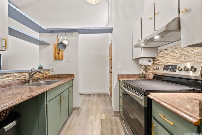 Featuring sleek stainless steel appliances, freshly refinished cabinetry, and modern hardware, the kitchen blends style with functionality | Image 5