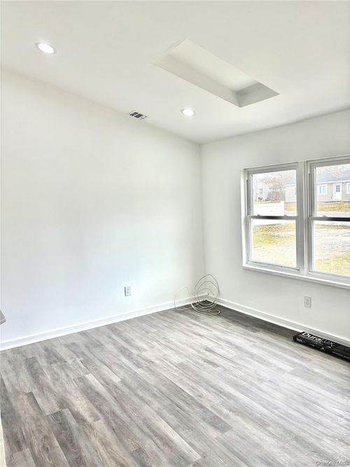 718 Provost Ave, Bellport, NY, 11713-1659 | Card Image