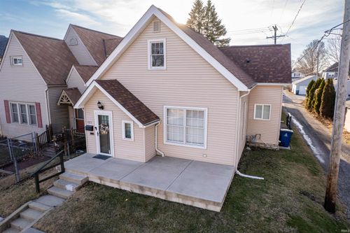 221 N D St, Marion, IN, 46952-3736 | Card Image