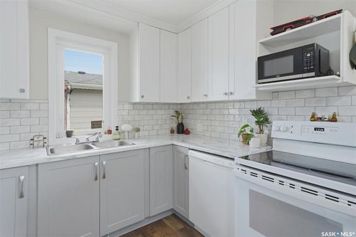 811 Av O S, Saskatoon, SK, S7M2S6 | Card Image