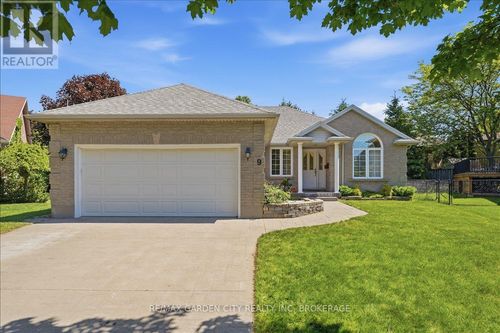 9 Evelyn Crt, Fonthill, ON, L3E0R7 | Card Image