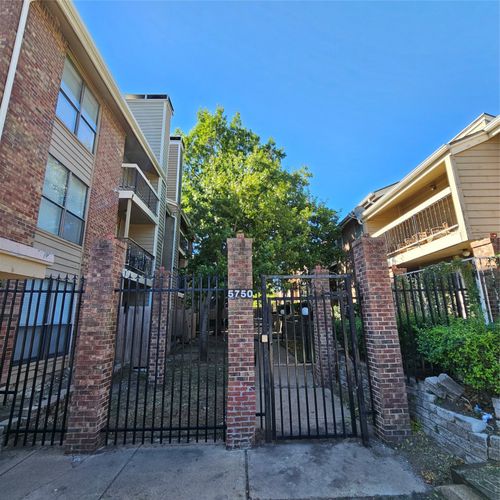 apt-15-5750 Phoenix Dr, Dallas, TX, 75231-5250 | Card Image