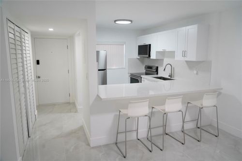 apt-105-510 W Park Dr, Miami, FL, 33172-5307 | Card Image