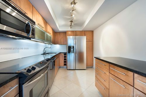 apt-935-20505 E Country Club Dr, Aventura, FL, 33180-3038 | Card Image