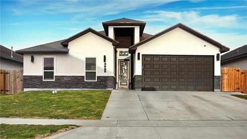 3925 Karo Dr, Corpus Christi, TX, 78414-1343 | Card Image
