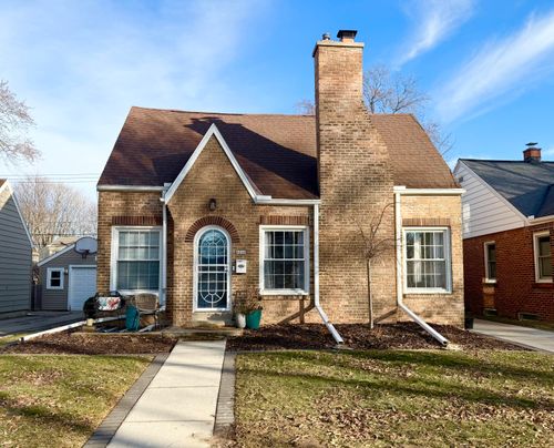 4848 N Elkhart Ave, Whitefish Bay, WI, 53217-5943 | Card Image