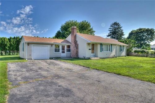 26 Central Ave, Warren, RI, 02885-3611 | Card Image
