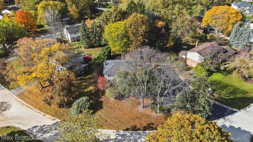 31079 Oak Valley Dr, Farmington Hills, MI, 48331-1421 | Card Image