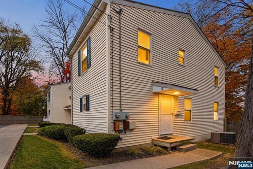 2 Cottage Pl, Morristown, NJ, 07960-3115 | Card Image