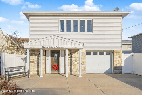 9511 164th Ave, Howard Beach, NY, 11414-3719 | Card Image