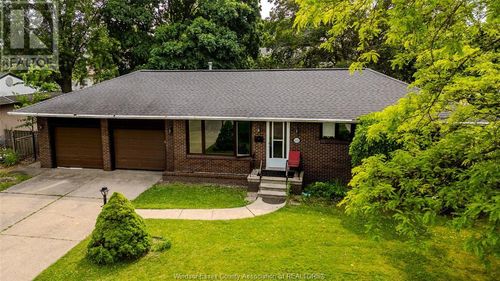 2415 Mark Ave, Windsor, ON, N9E2W2 | Card Image