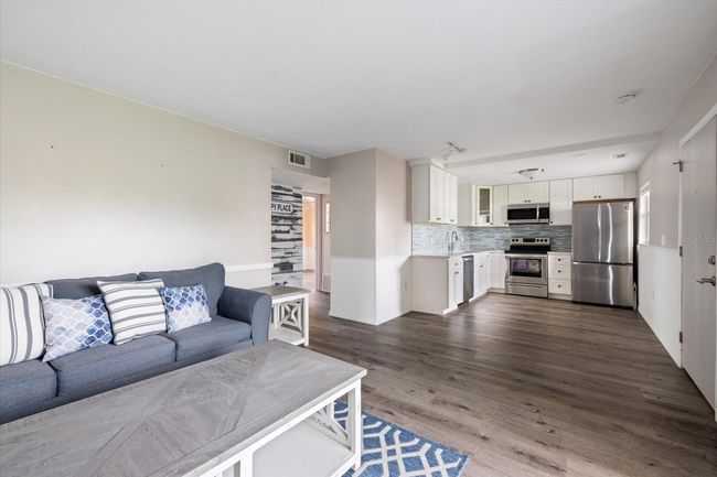 APT-213 - 400 Base Ave E, Condo with 2 bedrooms, 2 bathrooms and null parking in VENICE FL | Image 12
