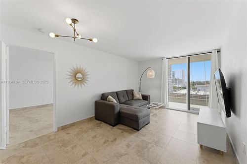 apt-806-850 N Miami Ave, Miami, FL, 33136-3527 | Card Image