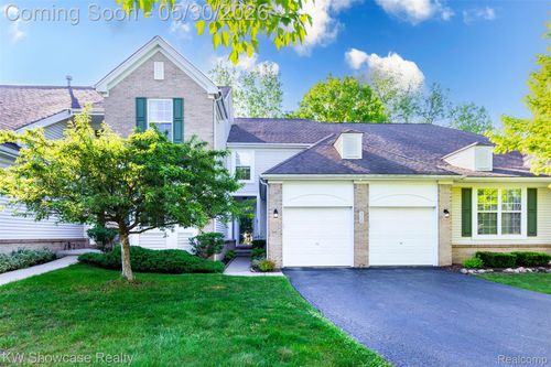 44-5726 Pinecroft Ct, Clarkston, MI, 48346-3112 | Card Image