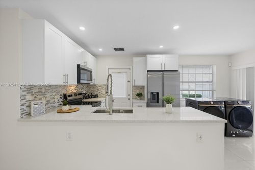 1187 29th Ter, Fort Lauderdale, FL, 33311-5626 | Card Image