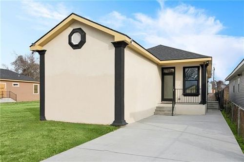 1325 Charbonnet St, New Orleans, LA, 70117-2403 | Card Image