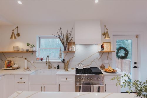 281 Falls Rd, Hudson, NY, 12534-3321 | Card Image