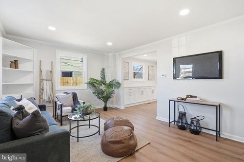 8233 Longpoint Rd, Baltimore, MD, 21222-6018 | Card Image