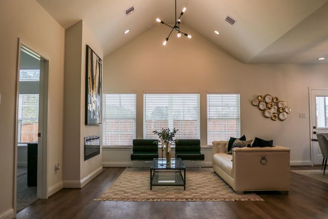 810 S Colbert St, House other with 3 bedrooms, 2 bathrooms and 2 parking in Dayton TX | Image 4
