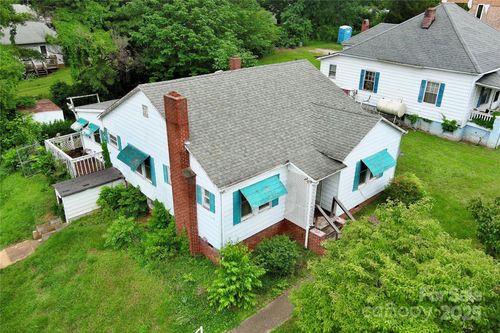 61 Perry St, Marion, NC, 28752-3866 | Card Image