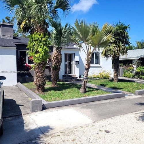 753 Ne 81st St, Miami, FL, 33138-4616 | Card Image