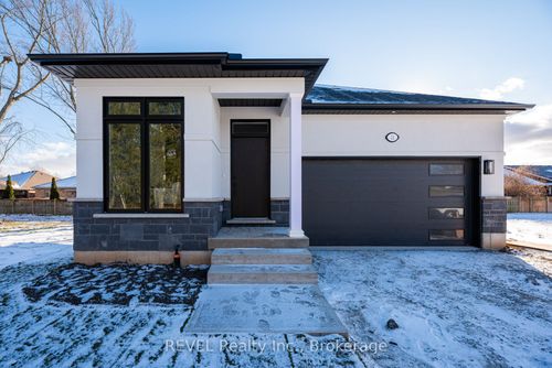 11 Stickles Street, Pelham, ON, L3C3C3 | Card Image