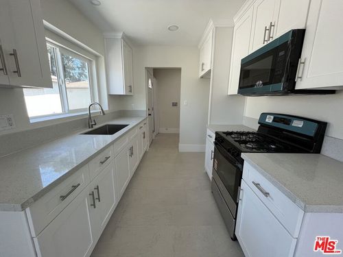 8640 Baring Cross St, LOS ANGELES, CA, 90044-4802 | Card Image