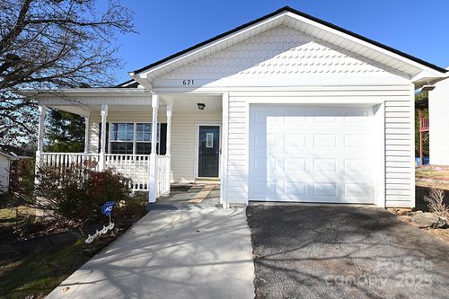 621 23rd St Nw, Hickory, NC, 28601-4525 | Card Image