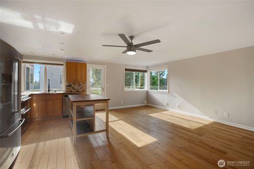apt-g-2400 E Howell St, Seattle, WA, 98122-3070 | Card Image
